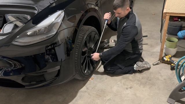 2022 Tesla Model Y Performance Tire Rotation Nonsense смотреть онлайн