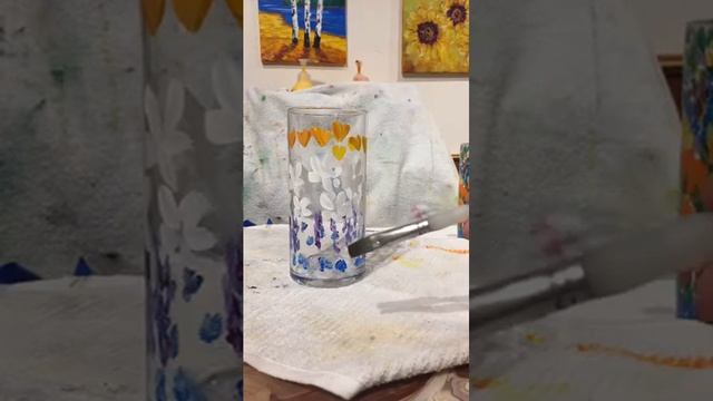 Paint a glass vase and make a wonderful gift for giving. смотреть онлайн