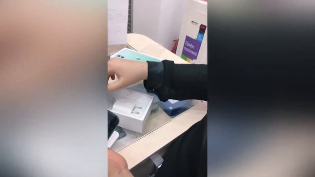 iPhone 11 распаковка чеек смотреть онлайн