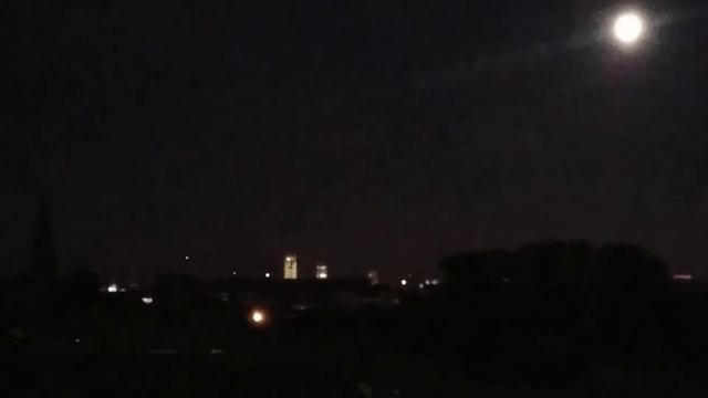 Jupiter with full moon and Saturn, August 1, 2020 смотреть онлайн