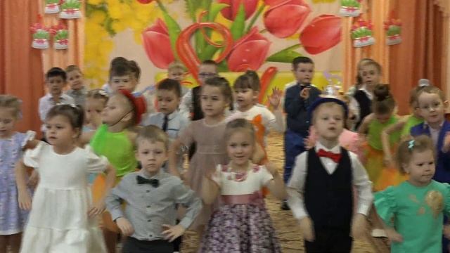 Утренник 8 марта Давайте мы попрыгаем