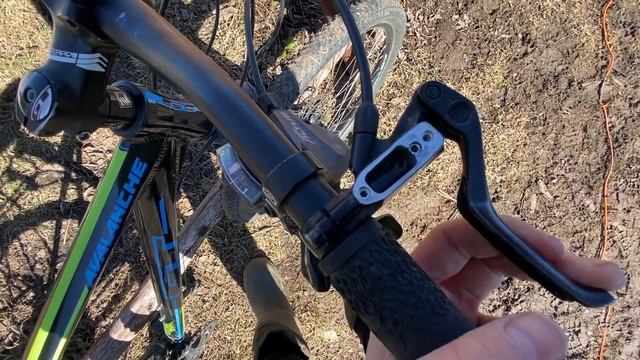 Перестал работать тормоз на велосипеде. Исправляем ситуацию. Поиск причины. Прокачка тормозов. смотреть онлайн