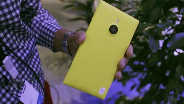 Nokia Lumia 1520 Hands-on from Nokia World смотреть онлайн