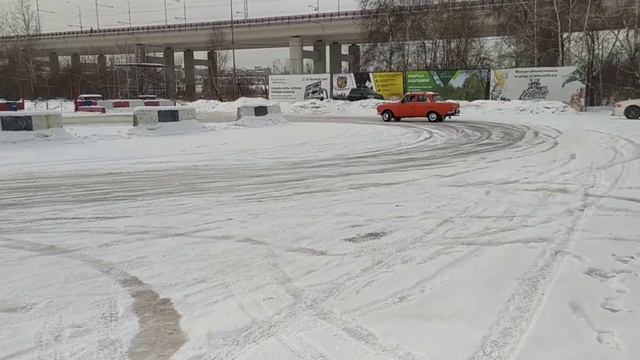 Москвич 412 дрифт по льду 2023г. Иркутск смотреть онлайн