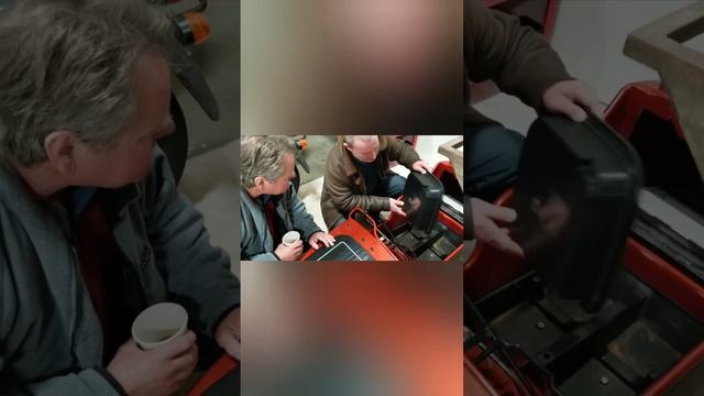 Ural: Ilya is showing thing can be done with 3D printer. смотреть онлайн