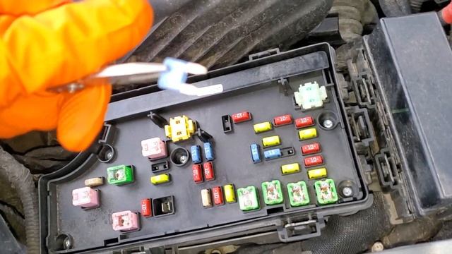 2013 Chrysler 200 Radio Fuses, Bluetooth Fuse смотреть онлайн
