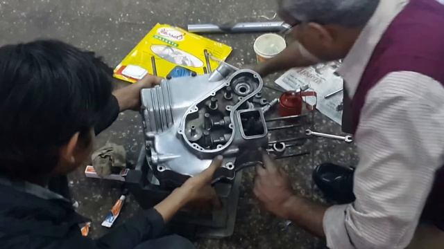 Royal Enfield Bullet Standard 350 Engine Fitting - Part 3 смотреть онлайн