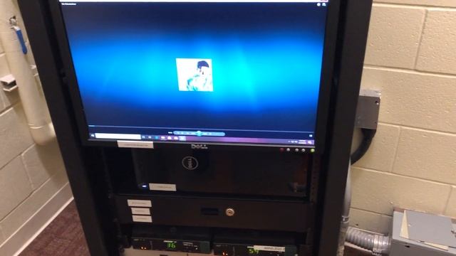 How to Play a Compact Disc смотреть онлайн