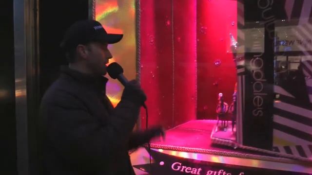 NYC Tour - Fashion Window Walking Tour - Bloomingdales Great Britain Holidays 2013 смотреть онлайн