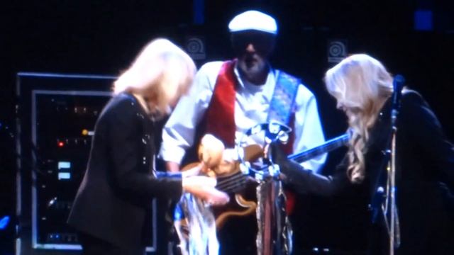 Fleetwood Mac - Everywhere (Live On With The Show Columbus) смотреть онлайн