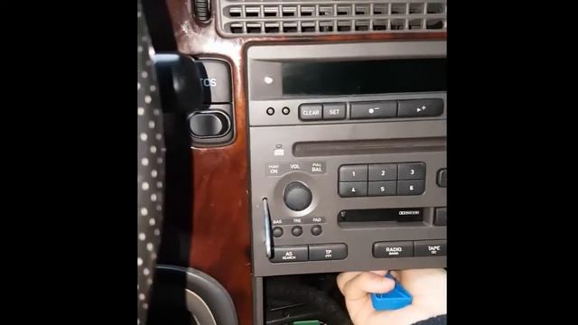 How to remove your Saab 9-5 radio/head unit смотреть онлайн