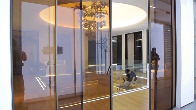 Automatic sliding door opening and closing #window #door #windowrepair #architecture смотреть онлайн