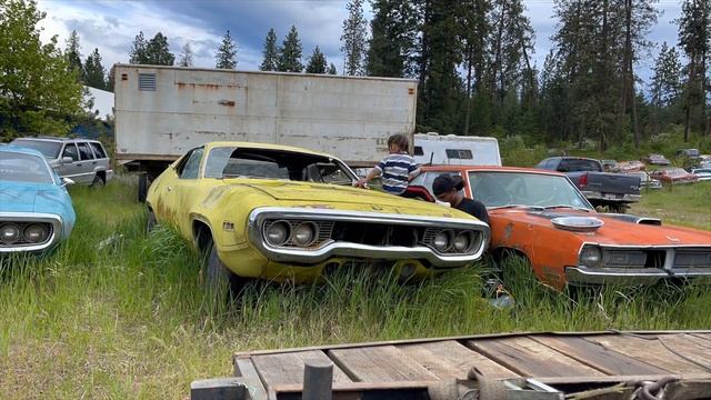 1971 Plymouth GTX RESCUE! 440/4-speed in Curious Yellow! смотреть онлайн