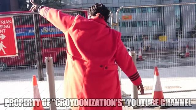 BIG WOMAN DOES FUNNY DANCE IN CENTRAL CROYDON смотреть онлайн