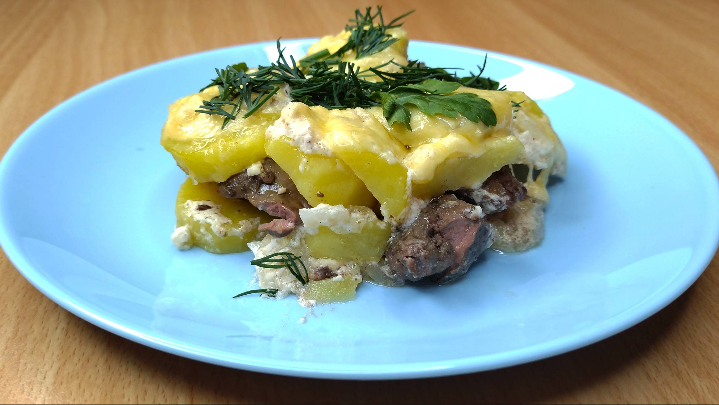 Гратен, куриная печень запеченная с картофелемь в сливочном соусе