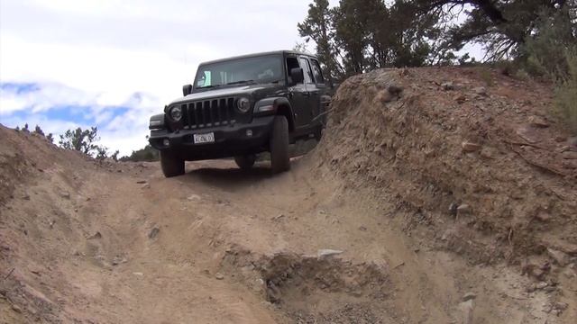 New Jeep Wrangler JL Unlimited Sport S Looks like we have a lot of work to do! смотреть онлайн