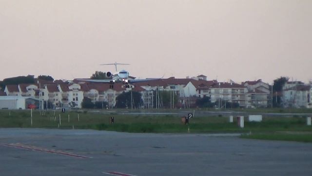 Aterrizaje CRJ 900 (LESO) смотреть онлайн