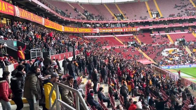 Sonsuza dek sürecek bizim aşkımız (Galatasaray-Rize maç önü) смотреть онлайн