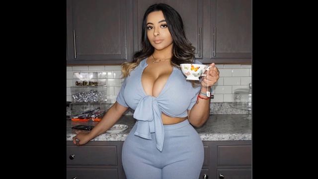Curvy Model Tania Bombon Fashion, Curvy Outfit, Instagram Model, Bio, Age, Wiki