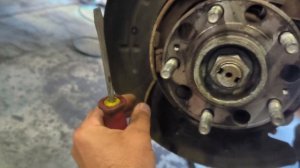 Kia Sorento Prime обслуживание тормозной системы. Замена дисков и колодок.