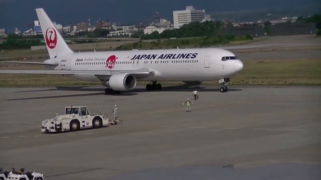 小松市　小松空港に飛来した　JALチャーター機　JA614J　ディスカバリー смотреть онлайн