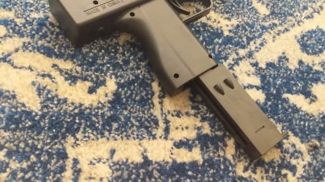 WEIRDEST AIRSOFT GUN EVER | UKARMS MAC 10 смотреть онлайн