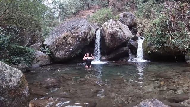 Cold water swimming in winter for the first time |New Year Vlog🏊♀️🌳 смотреть онлайн
