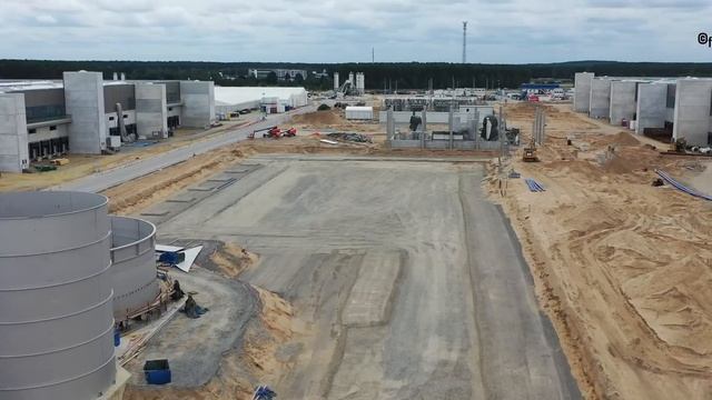 Tesla Gigafactory 4 Berlin | First cell factory column | August 01, 2021 | DJI drone 4K Video смотреть онлайн