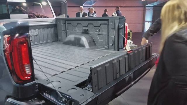 2019 GMC Sierra MultiPro Tailgate Demonstration смотреть онлайн