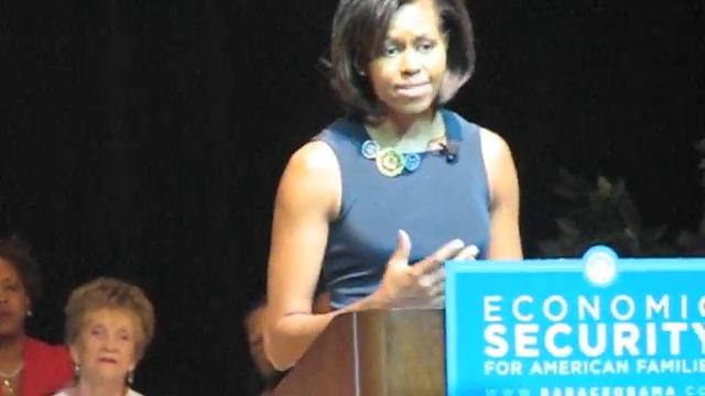Michelle Obama's heart- to-heart with Pontiac women смотреть онлайн