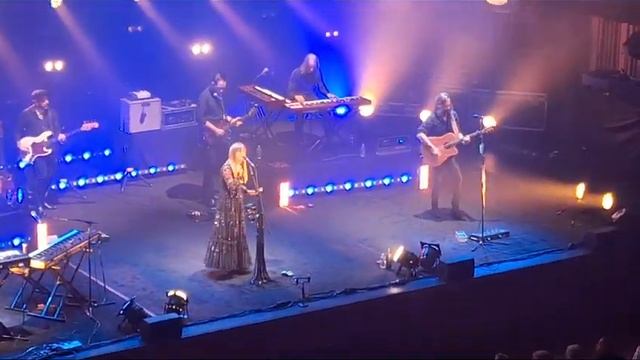 Fleetwood Mac "Seven Wonders" performed by Rumours of Fleetwood Mac смотреть онлайн