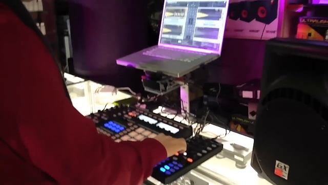 Traktor with Native Instruments Maschine & 2 Kontrol X1's смотреть онлайн