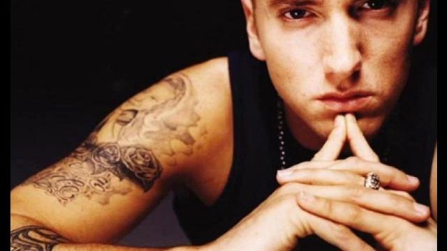 Eminem Must Be The Ganja.wmv смотреть онлайн