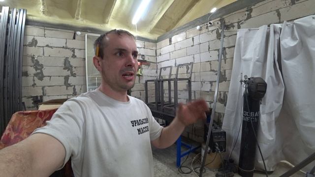 Деревянная лестница в Бершеть и металлические стулья на заказ. смотреть онлайн