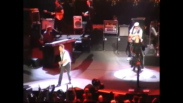 Fleetwood Mac - Go Your Own Way (Champaign, 05.09.2004) смотреть онлайн