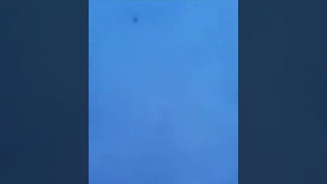 ⚡️СВО 18+ Редкое видео целой стаи "Шахедов", носившихся утром над Полтавщиной смотреть онлайн