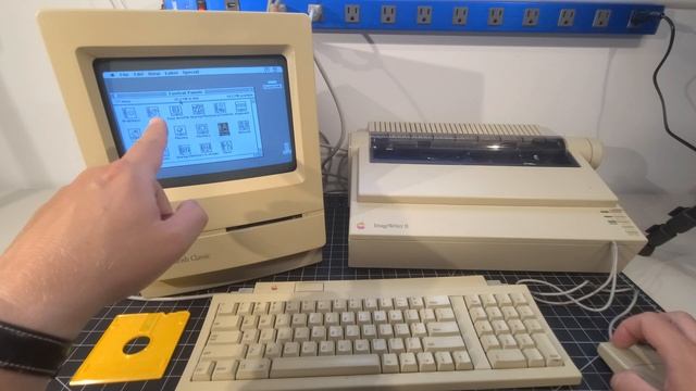 The MAC Attack!! - Exploring a Vintage Macintosh Classic Computer смотреть онлайн
