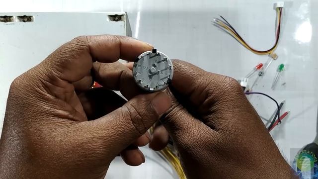 LAB BENCH POWER SUPPLY || പഴയ ഡെസ്ക് ടോപ് കമ്പ്യൂട്ടറിൽ നിന്നും DC പവർ സപ്ലൈ ഉണ്ടാക്കാം смотреть онлайн