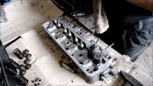 Собираем головку блока цилиндра без затрат на съёмники и расухаривателей клапанов