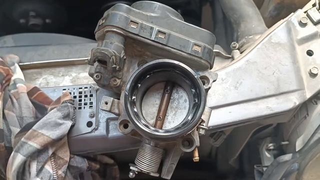ЧИСТКА ДРОСЕЛЬНОЙ ЗАСЛОНКИ W210 смотреть онлайн