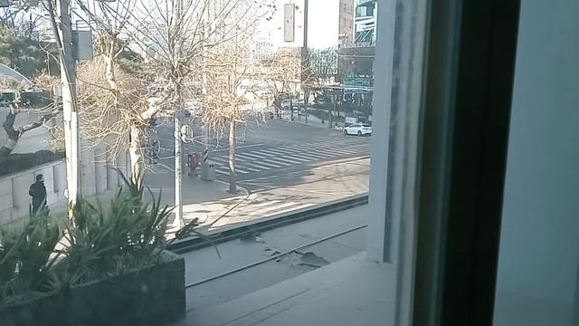 ASMR Looking outside window from a coffee shop. part1 смотреть онлайн