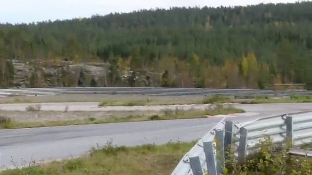Maserati BiTurbo at track day смотреть онлайн