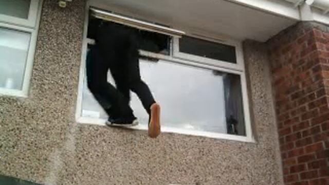 Me Climbing Through My Window смотреть онлайн