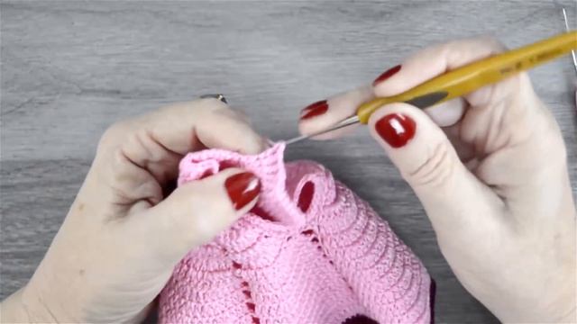 Boina + Vestido de Crochê para Bonecas смотреть онлайн