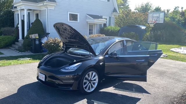 2020 Tesla Model 3 SR+ Black with White Interior смотреть онлайн