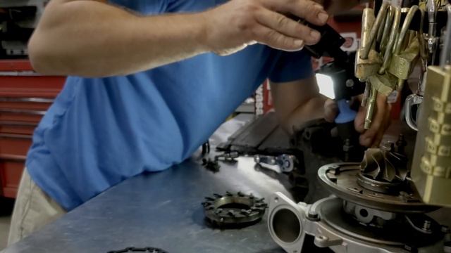 Disasembly and Reassembly of a Garrett GT17 25V Frame turbo смотреть онлайн