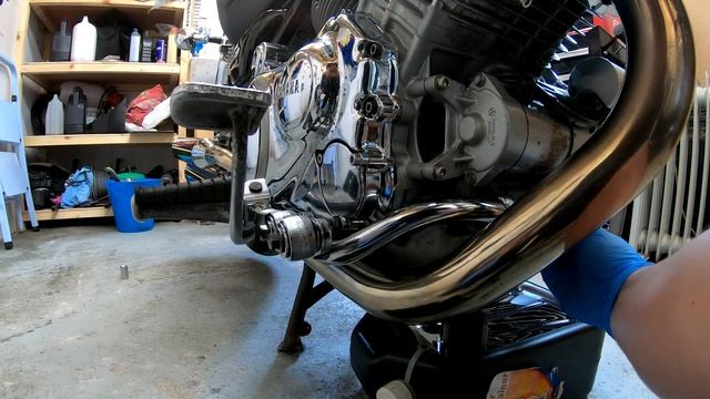 YAMAHA VIRAGO 1100 OIL CHANGE TUTORIAL | Complete Incl. Pressure check смотреть онлайн