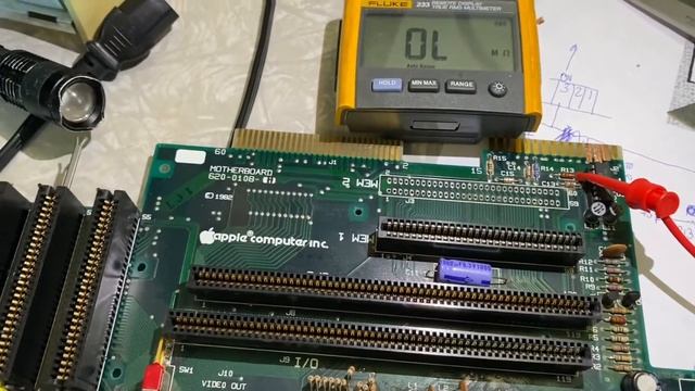 Repairs to a Battery Damaged Lisa 2 Motherboard смотреть онлайн