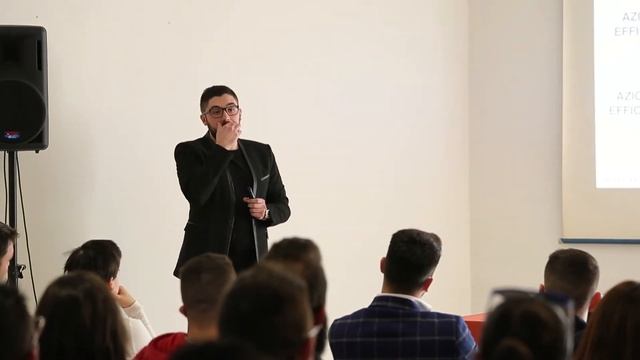 LE PERSONE NON HANNO VOGLIA DI LAVORARE? смотреть онлайн