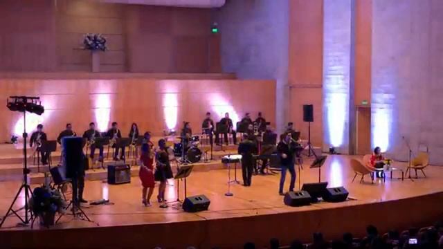 Martín Torres y Larry Salgado Big Band - Blue Suade Shoes смотреть онлайн